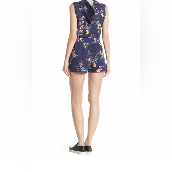 Material Girl Juniors Medium Cropped Hoodie Dark Floral - Picture 3 of 6